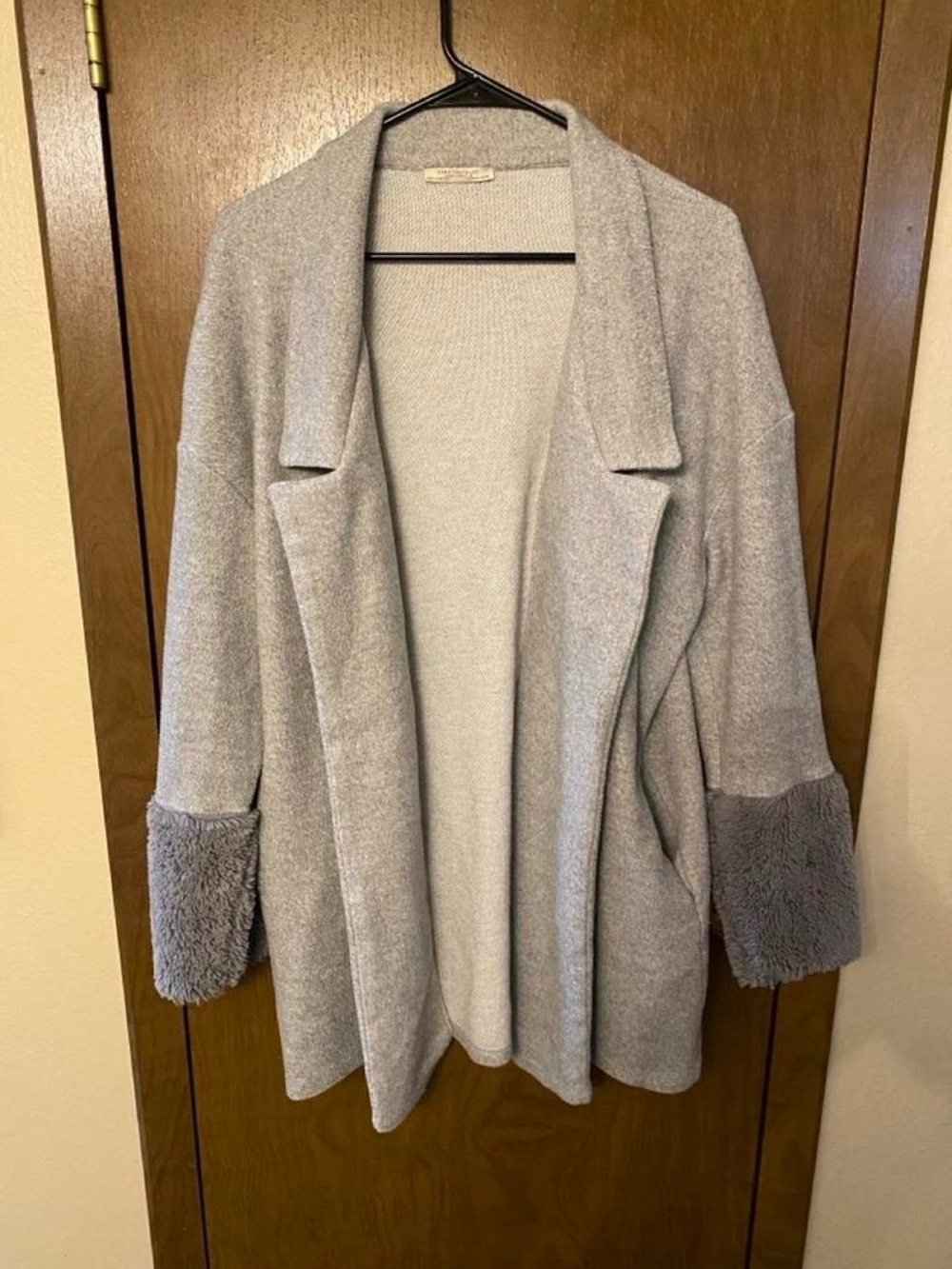 Zara Light Gray Open-Front Cardigan with Faux-Fur Cuffs
